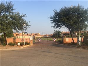 2 Bed Apartment in Mooikloof Ridge