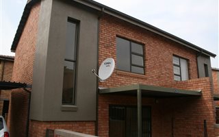 2 Bedroom Townhouse in Helderkruin