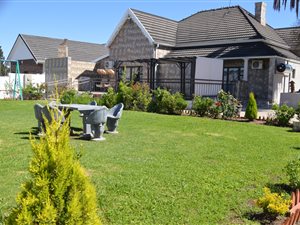 4 Bed House in Queenstown Central