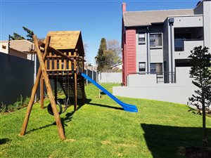 2 Bed Townhouse in Menlo Park