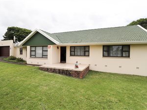 4 Bed House in Beacon Bay