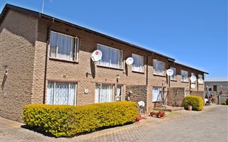 2 Bedroom House in Krugersdorp North