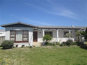 4 Bed House in Struisbaai