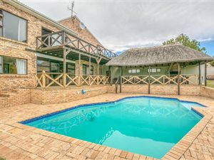 6 Bed House in Lovemore Heights