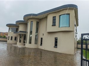5 Bed House in Zambezi Country Estate