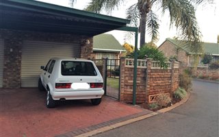 2 Bedroom Simplex in Doornpoort and surrounds