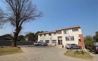 11 Bedroom House in Wendywood
