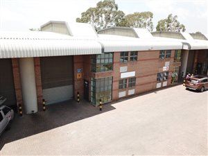 275 m² Industrial space in Stormill