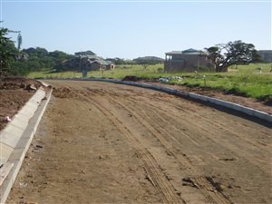 671 m² Land available in Cove Rock