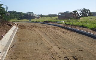 671 m² Land available in Cove Rock