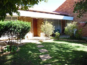 3 Bed Townhouse in Dagbreek