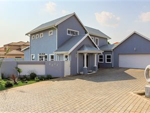 4 Bed House in Raslouw Glen