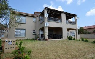 2 Bedroom Apartment in Leeuwenhof Estate