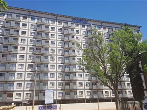 2 Bed Flat in Kempton Park Central