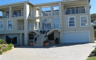 5 Bedroom House in Pezula Golf Estate