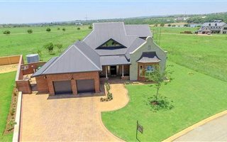 4 Bedroom House in Boschkop