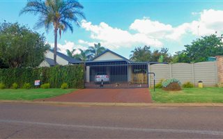 3 Bedroom House in Pierre van Ryneveld