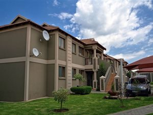 2 Bed Townhouse in Helderwyk Estate