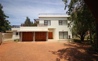 5 Bedroom House in Waterkloof