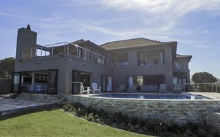 4 Bedroom House in Winterstrand