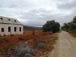 11.2 ha Land available in De Rust