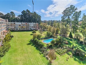 3 Bed Apartment in Fairway