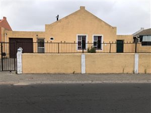 3 Bed House in Malibu Village