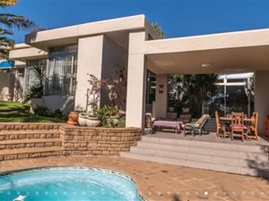 3 Bed Townhouse in Waterkloof Heights