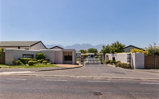 2 Bedroom Cluster in Land en Zeezicht