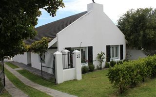 3 Bedroom House in Voelklip