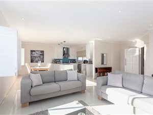 2 Bed Apartment in Bloubergstrand