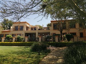 5 Bed House in Blue Valley Golf Estate