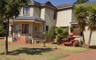 4 Bedroom House in Magalieskruin