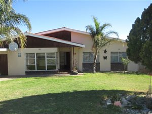 3 Bed House in Uitenhage Central