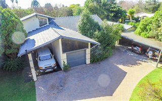 3 Bedroom House in Aston Manor