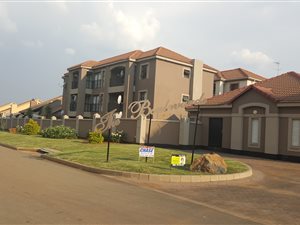 4 Bed Townhouse in Vanderbijlpark SE