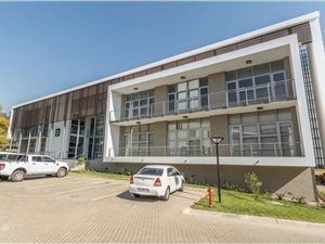 212 m² Office Space in Fourways