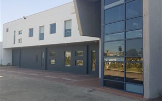 1951 m² Office Space in Riverhorse Valley