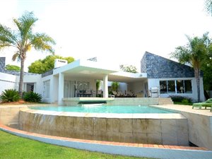 3 Bed House in Bryanston West