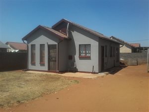 3 Bed House in Protea Glen
