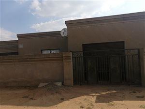 4 Bed House in Tsakane