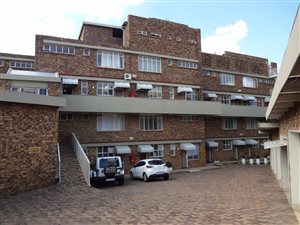 3 Bed Duplex in Groenkloof