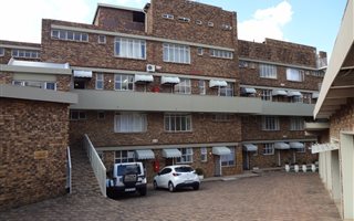 3 Bedroom Duplex in Groenkloof