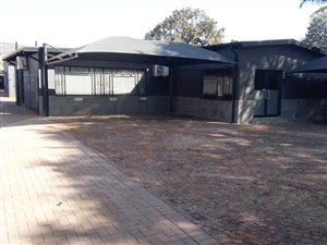 350 m² Commercial space in Annlin