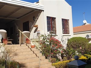 2 Bed House in Waterkloof Ridge