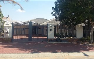5 Bedroom House in Nirvana