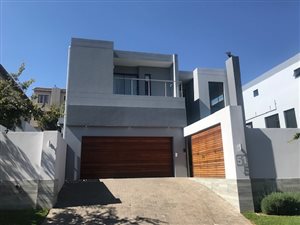4 Bed House in Ruimsig Country Estate