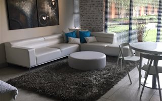 Bachelor apartment in Melrose North