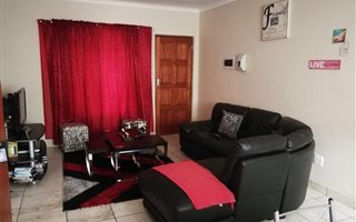 2 Bedroom Flat in Waterval East