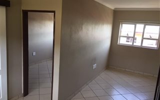 1 Bedroom Flat in Elandsfontein AH